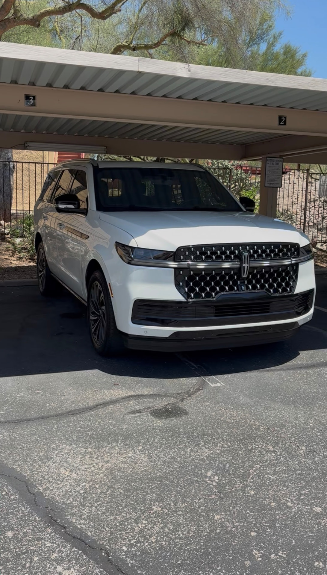 White Lincoln Navigator detailed in Tucson